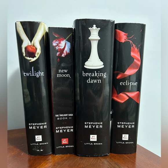 Twilight Book 4series by Stephenie Meyer - Picture 2 of 3